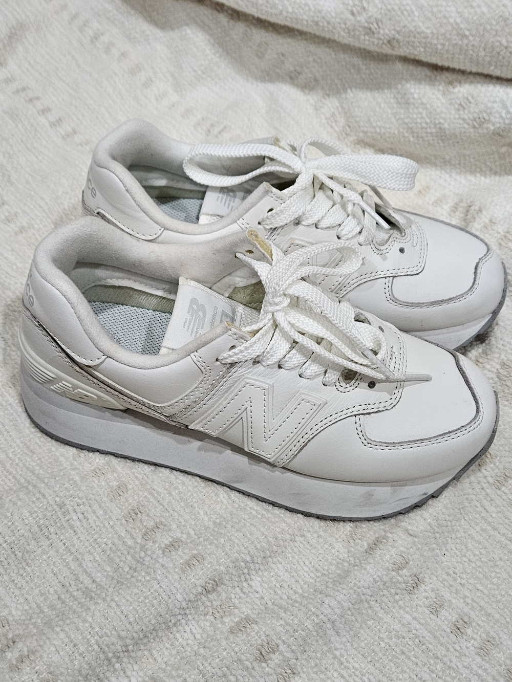 New Balance Women's Classic White Leather Sneakers Size 6.5